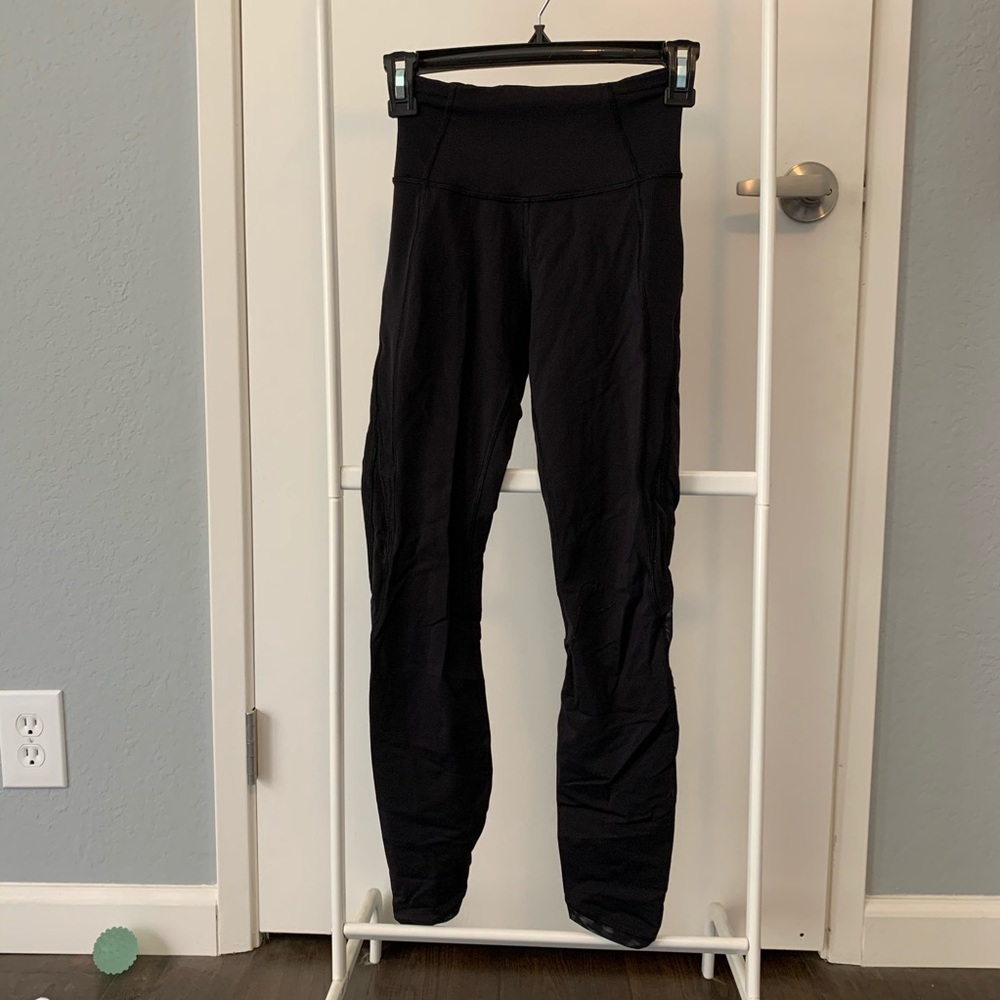 Lululemon high-waist 7/8 leggings - mesh detail